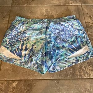 Lily Pulitzer woman’s size M Luxe shorts.